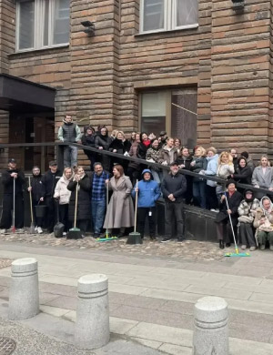 24 апреля МХАТ им.М.Горького принял участие во Всероссийской неделе субботников «Мы за чистоту»