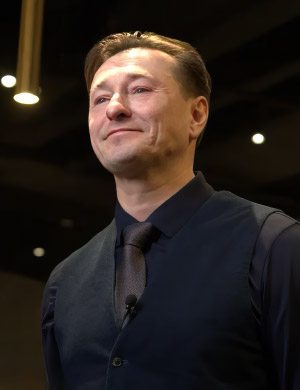 Сергей Безруков впервые встретился с труппой МХАТ им. М. Горького