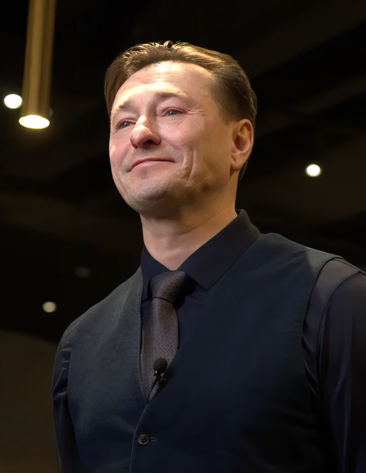 Сергей Безруков впервые встретился с труппой МХАТ им. М. Горького